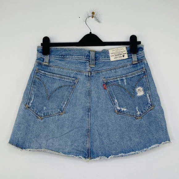 Levi's Engineered Women S Blue Jean Skirt Short Distressed Light Wash Denim W39 - Picture 3 of 4